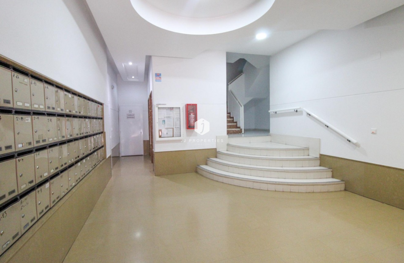 Segunda mano - Apartamento / piso -
Torrevieja - El molino
