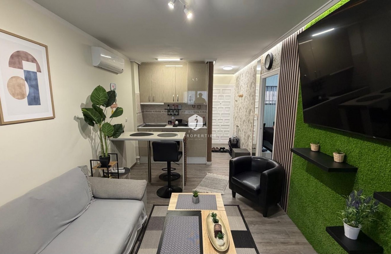 Resale - Apartment / flat -
Torrevieja - La Siesta - El Salado - Torreta