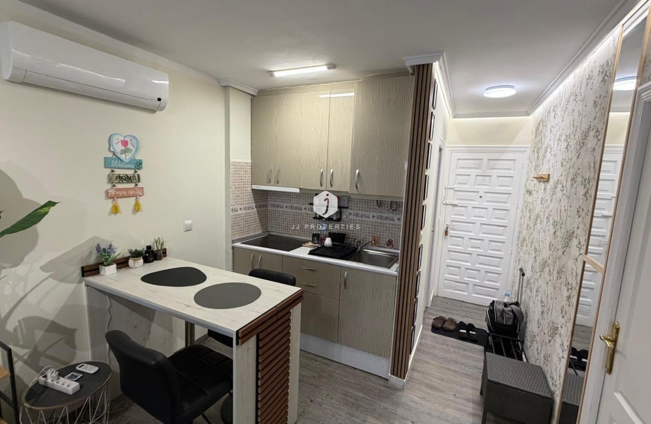 Resale - Apartment / flat -
Torrevieja - La Siesta - El Salado - Torreta