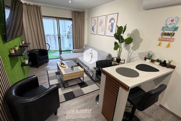 Resale - Apartment / flat -
Torrevieja - La Siesta - El Salado - Torreta