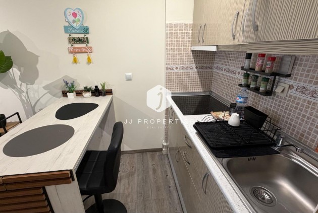 Resale - Apartment / flat -
Torrevieja - La Siesta - El Salado - Torreta