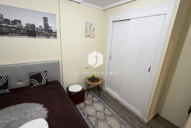 Resale - Apartment / flat -
Torrevieja - La Siesta - El Salado - Torreta