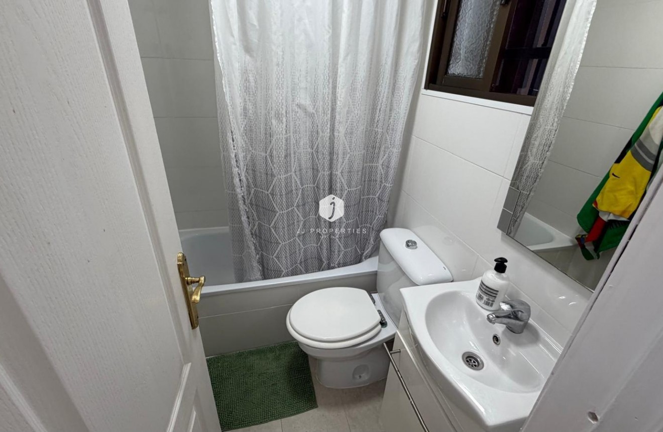 Resale - Apartment / flat -
Torrevieja - La Siesta - El Salado - Torreta