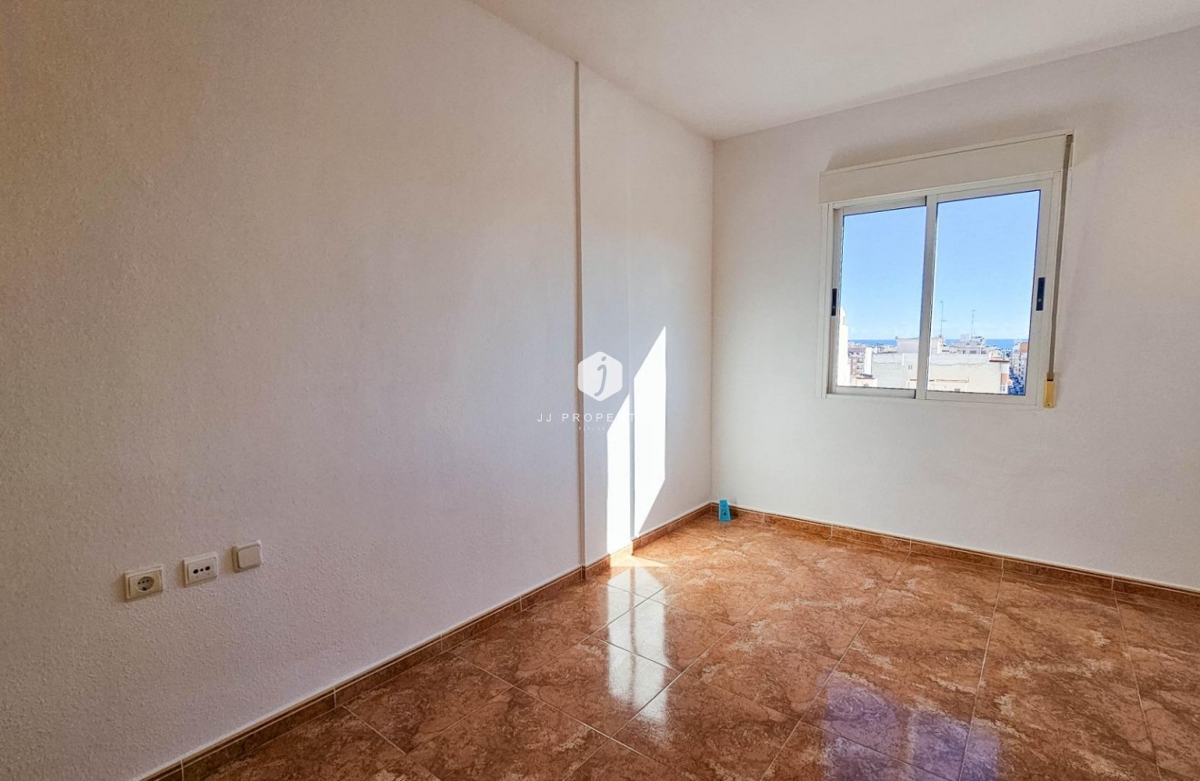 Resale - Apartment / flat -
Torrevieja - Centro