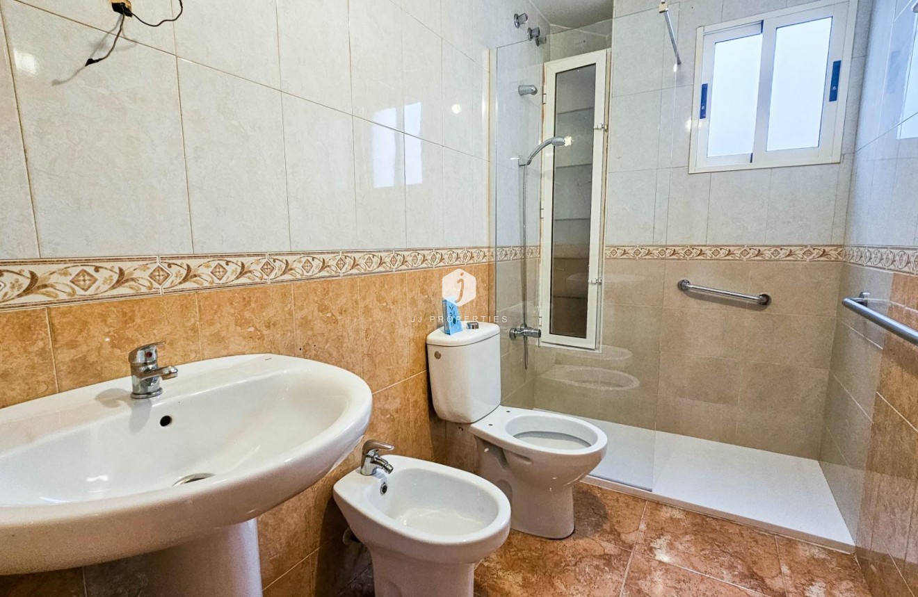 Resale - Apartment / flat -
Torrevieja - Centro