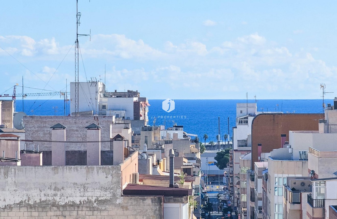 Resale - Apartment / flat -
Torrevieja - Centro
